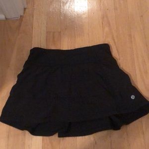 Black lululemon pace rival skirt